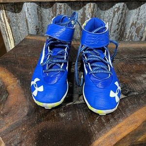 Under Armour boys baseball cleats, size 1Y